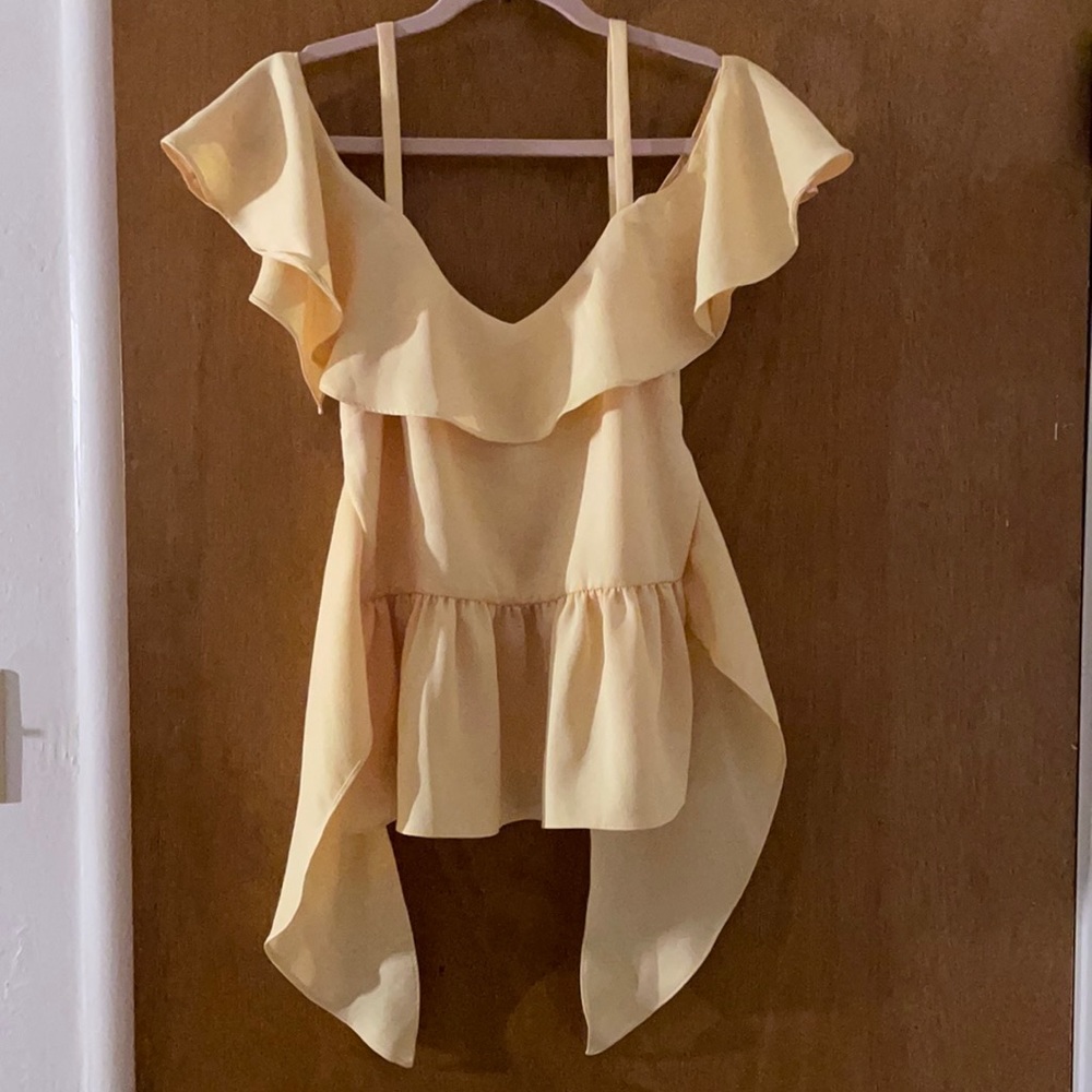 Cute, Yellow blouse Club Monaco size 6